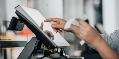 Jak obsługiwać drukarkę fiskalną? Proste kroki dla początkujących
