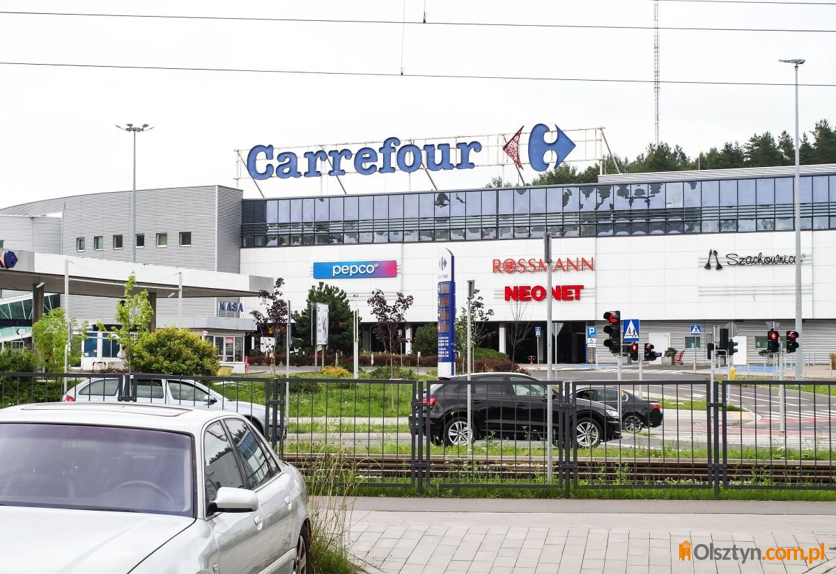 Carrefour wycofa się z Polski? Francuska sieć szuka kupca