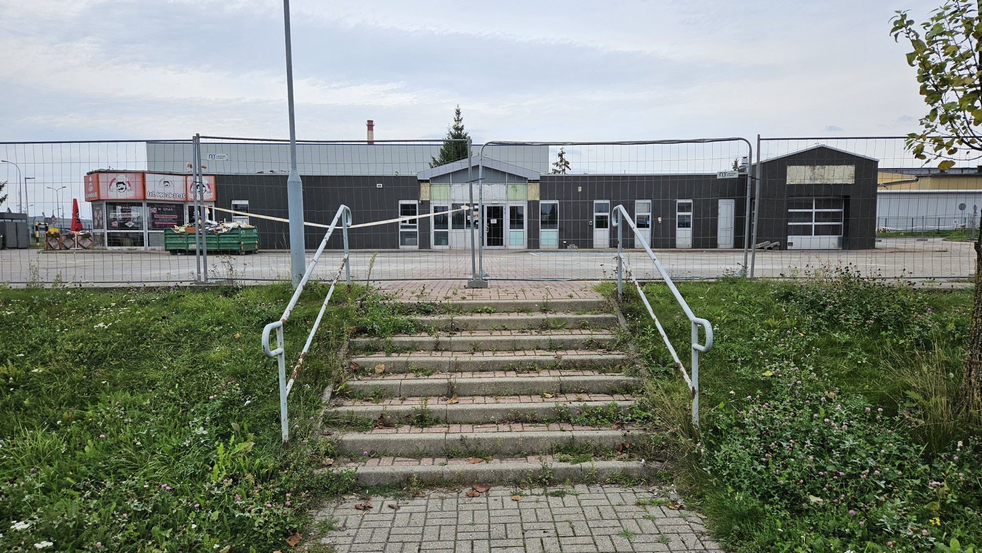 "Zniknęła" stacja paliw przy ul. Leonharda w Olsztynie. Co powstanie na "uwolnionej" działce? [ZDJĘCIA]