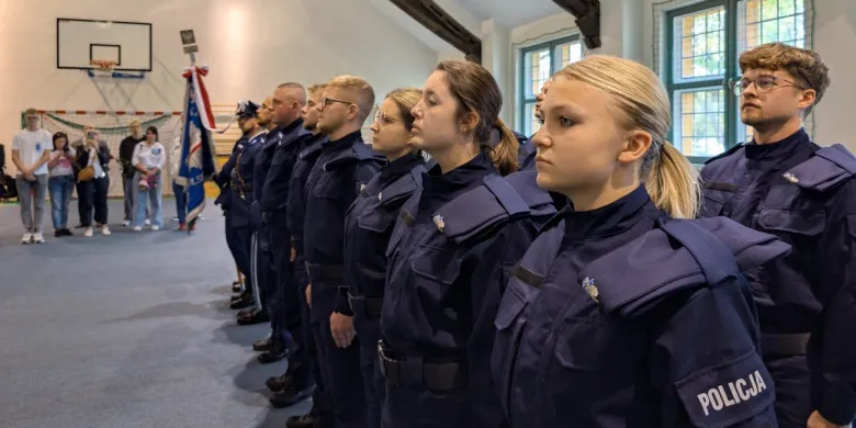 Ponad 3,5 tys. policjantów na Warmii i Mazurach. "Zainteresowanie służbą rośnie" [ZDJĘCIA]