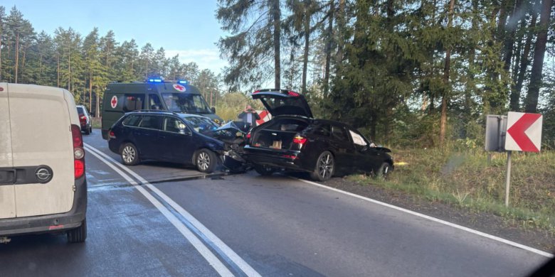 Ruch wahadłowy na trasie Olsztyn-Ostróda. Wypadek z udziałem trzech pojazdów [AKTUALIZACJA]