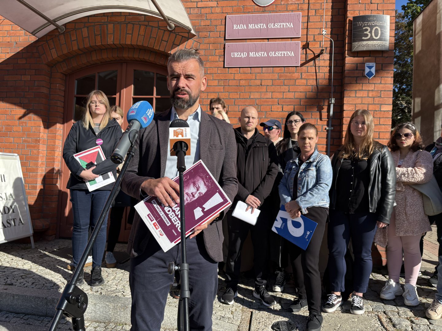 Pieniądze ważniejsze niż dobro dzieci? Razem apeluje do Roberta Szewczyka ws. "Dorotki"