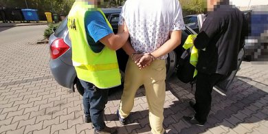 Artykuł: Kradł tablice rejestracyjne w Olsztynie i Biskupcu. 39-letni recydywista zatrzymany