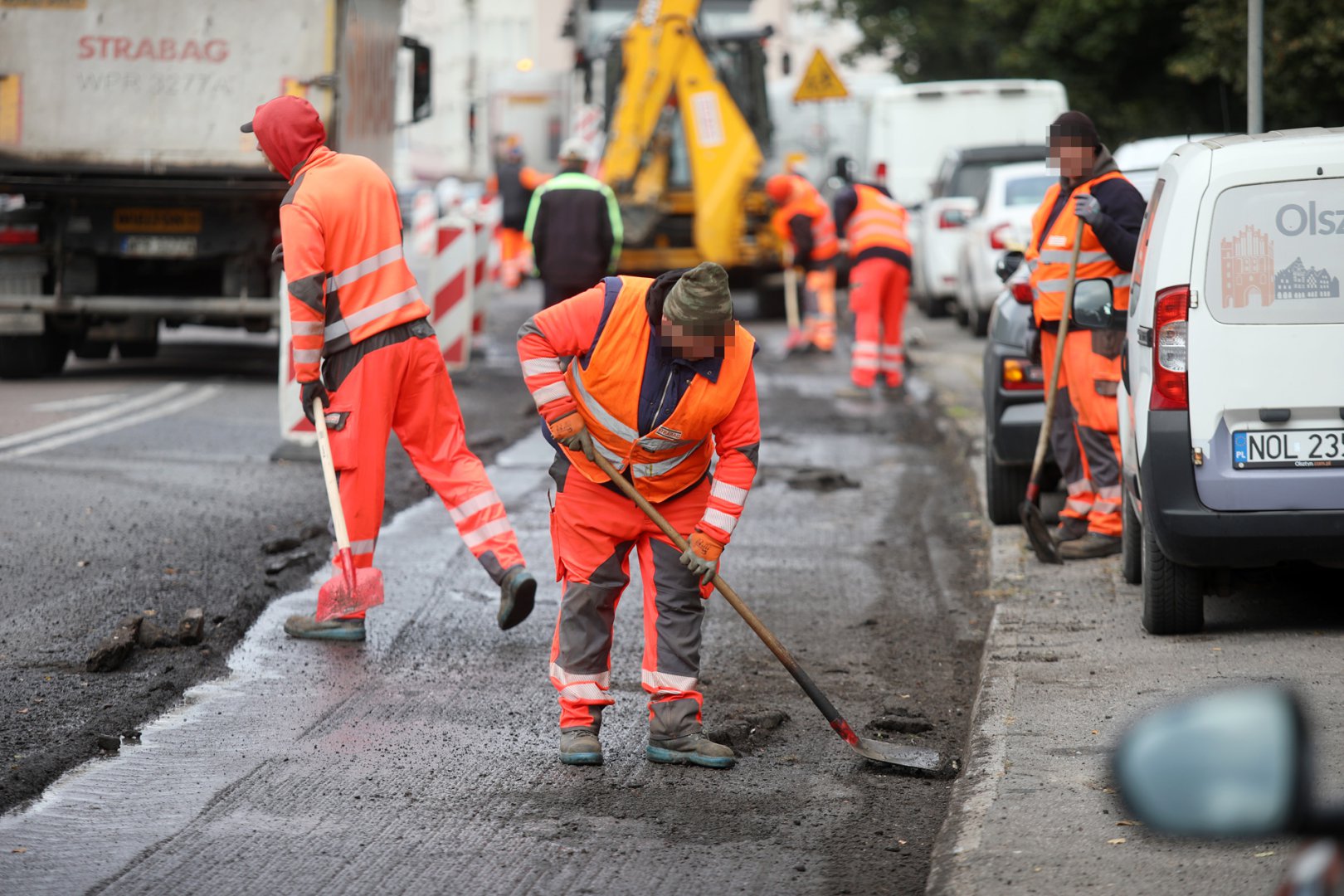 Utrudnienia na wyjeździe z Olsztyna. Z al. Sybiraków znika stara nawierzchnia [ZDJĘCIA]