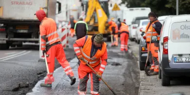 Utrudnienia na wyjeździe z Olsztyna. Z al. Sybiraków znika stara nawierzchnia [ZDJĘCIA]