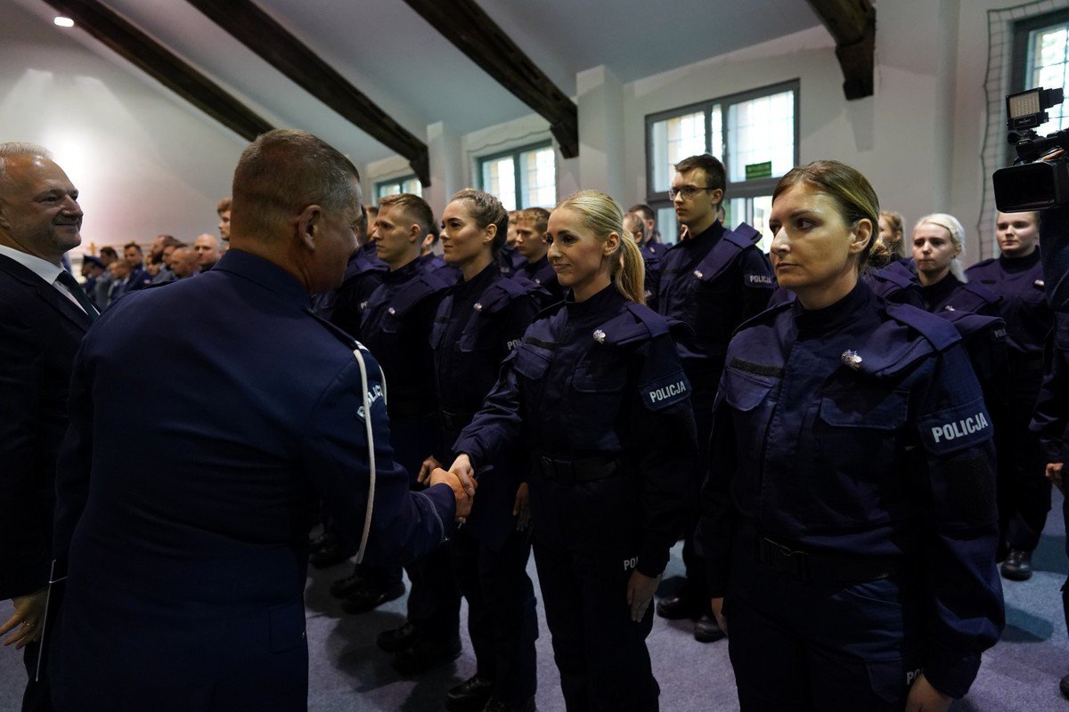 Nagroda dla 6-letniego Filipa i nowe przyjęcia policjantów w regionie. W tym roku ślubowało 105 pań