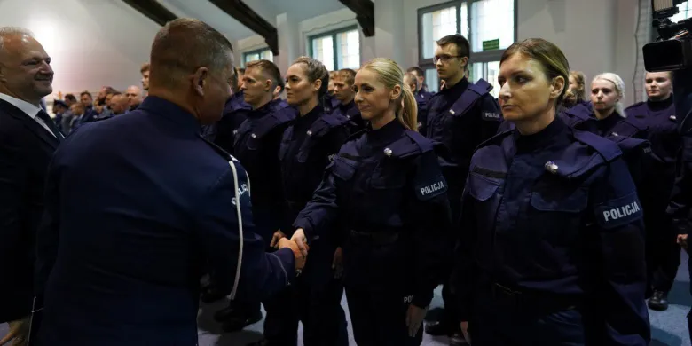 Nagroda dla 6-letniego Filipa i nowe przyjęcia policjantów w regionie. W tym roku ślubowało 105 pań