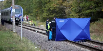Las Miejski. Pociąg relacji Olsztyn Główny-Kraków Główny śmiertelnie potrącił 32-latka
