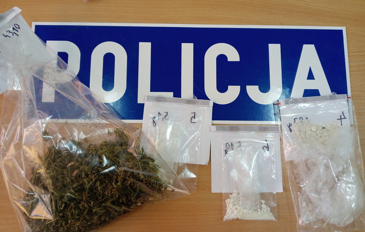 34-latek z Zatorza miał przy sobie 70 gramów zabronionych substancji