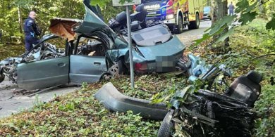 Artykuł: Powiat bartoszycki. Auto rozpadło się na pół. Nie żyje 27-latek [ZDJĘCIA]