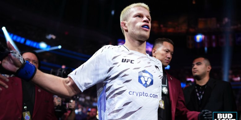 Jakub Wikłacz wygrywa w debiucie w UFC [WIDEO]