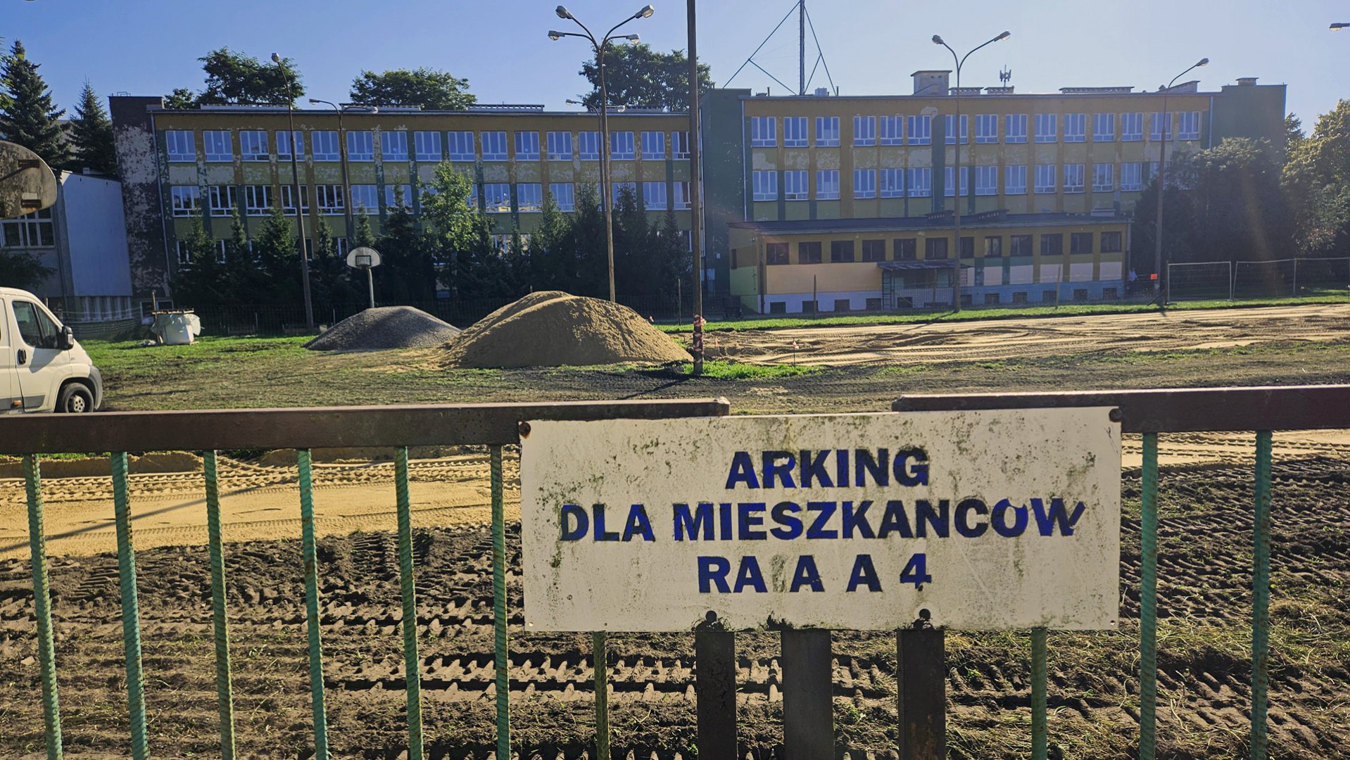 Kompleks sportowy na Zatorzu coraz bliżej. realizowane są prace nad boiskiem i bieżnią [ZDJĘCIA]