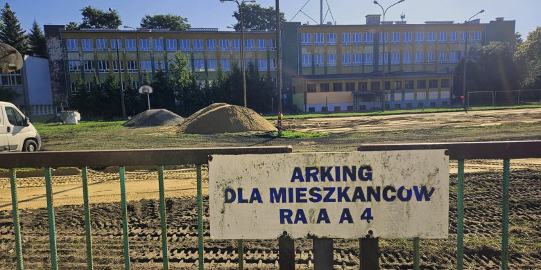 Kompleks sportowy na Zatorzu coraz bliżej. Trwają prace nad boiskiem i bieżnią [ZDJĘCIA]
