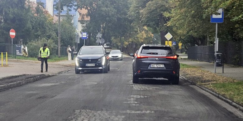 Drogowcy wrócili na ul. Zientary-Malewskiej i usunęli asfalt [ZDJĘCIA]