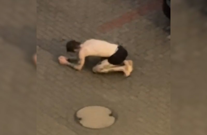 W samych majtkach demolował auta na ul. Kasprzaka w Olsztynie