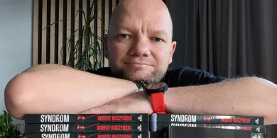 Policjant z Olsztyna napisał kolejną książkę. To uzależnia [WYWIAD]