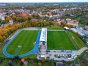 W Kętrzynie stadion (po lewej) ma blisko 6 lat i jest "uszyty" na miarę możliwości tamtejszego samorządu oraz lokalnych potrzeb