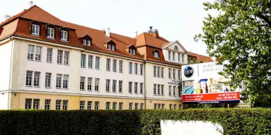 Olsztyn. Była OSW, jest Akademia Finansów i Biznesu Vistula