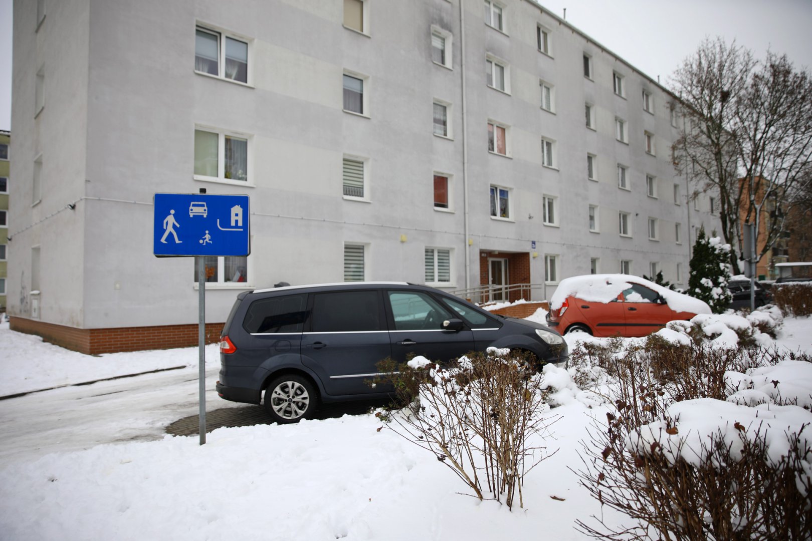 Mieszkańcy Kołobrzeskiej skarżą się na ZLiBK. "Brak dialogu, ignorancja i liczne usterki" [ZDJĘCIA]