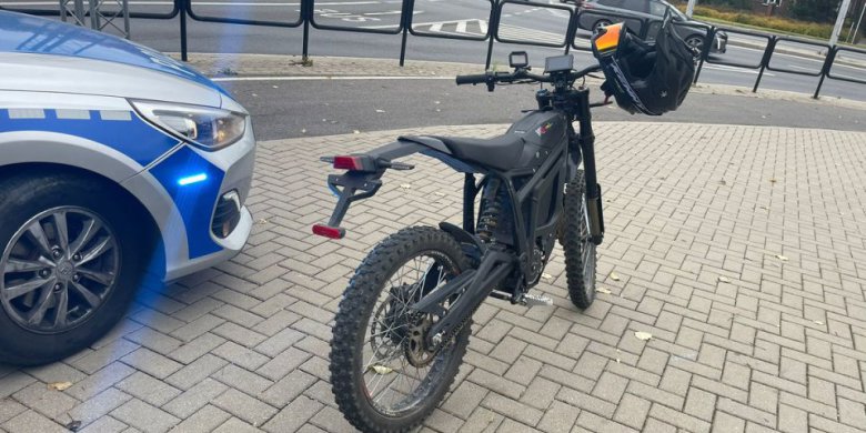Olsztyn. 18-latek na motorowerze chciał uciec policji, a 