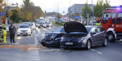 Artykuł: Kolizja na ważnej arterii miasta. Poszkodowanym kierowca BMW [ZDJĘCIA]