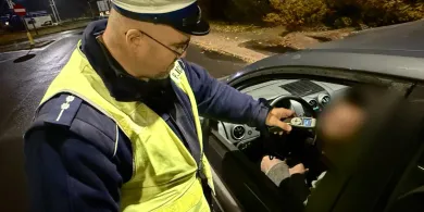 Olsztyn. Szósta rano, a 29-latka w volkswagenie już dziabnięta. Policjanci masowo sprawdzali trzeźwość