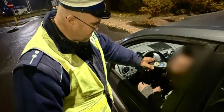 Olsztyn. Szósta rano, a 29-latka w volkswagenie już "dziabnięta". Policjanci masowo sprawdzali trzeźwość