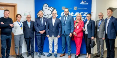 Szkoła w remoncie, nauka w fabryce opon. Uczniowie „Elektronika” zdobywają doświadczenie w Michelinie