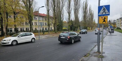 Olsztyn. Brak pasów przy SP nr 5 na al. Sybiraków. Rodzice uczniów alarmują: „To skrajnie nieodpowiedzialne!” [AKTUALIZACJA]