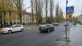 Niebezpieczne przejście na al. Sybiraków? Brak pasów przy podstawówce martwi rodziców