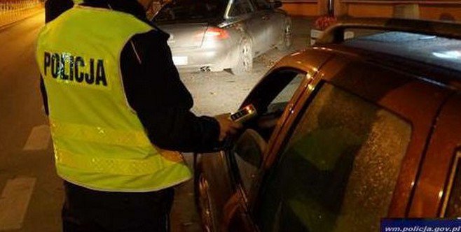 Olsztynek. Upojna noc za kółkiem. 35-latka w oplu zatrzymana po szalonej jeździe