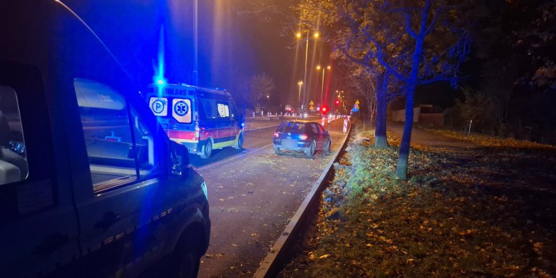 Potrącenie na ul. Pstrowskiego w Olsztynie. 59-latka poza przejściem, kierowca po alkoholu