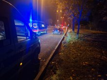 Potrącenie na ul. Pstrowskiego w Olsztynie. 59-latka poza przejściem, kierowca po alkoholu