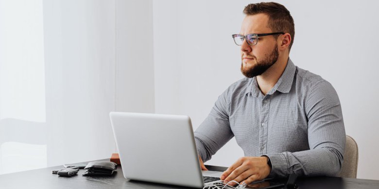 Rynek pracy w Olsztynie 2025: branże, które warto rozważyć