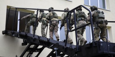 Artykuł: Olsztyn. Kontrterroryści z BOA przy dawnym "Bratniaku". Wiemy, co tam robili [ZDJĘCIA]