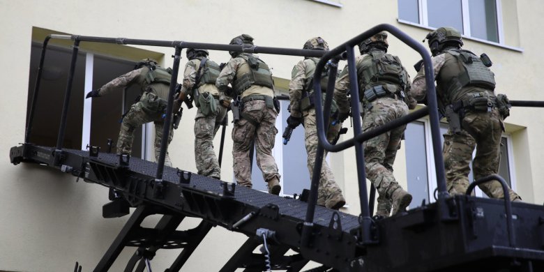 Olsztyn. Kontrterroryści z BOA przy dawnym 