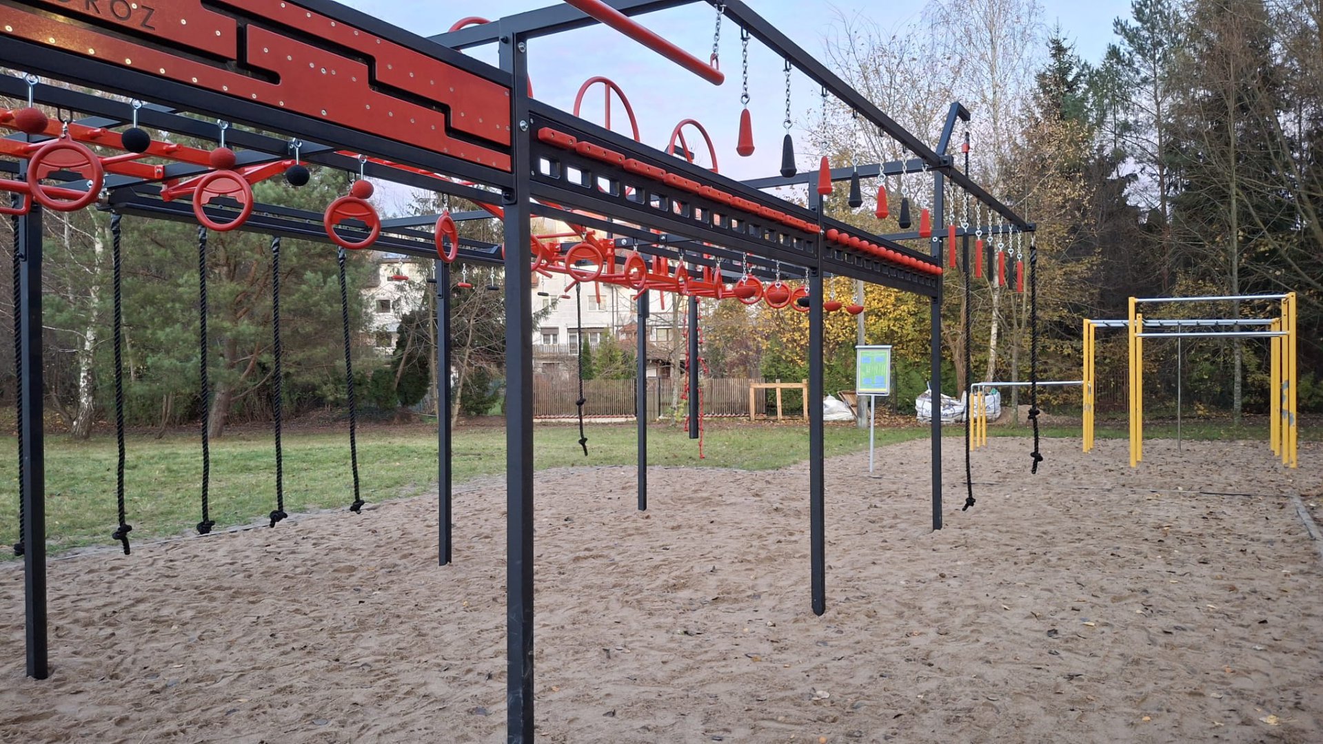 Na os. Generałów powstała klatka typu "Ninja Warrior". Będzie konkurencją dla toru przeszkód w parku Nagórki-Jaroty?