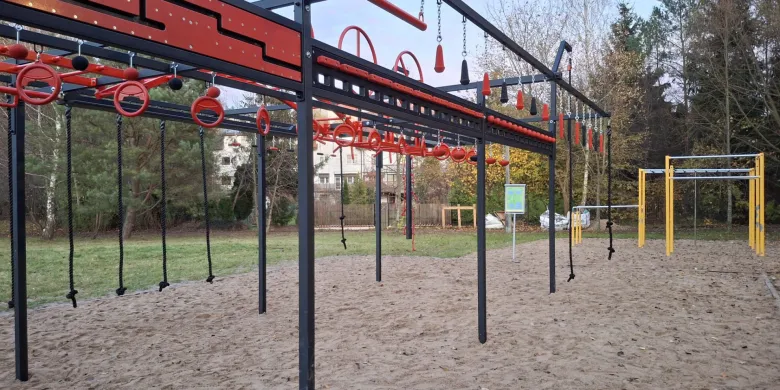 Na os. Generałów powstała klatka typu "Ninja Warrior". Będzie konkurencją dla toru przeszkód w parku Nagórki-Jaroty?