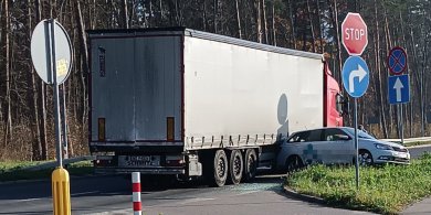 Artykuł: 18-latka wjechała pod ciężarówkę na wylocie z Olsztyna