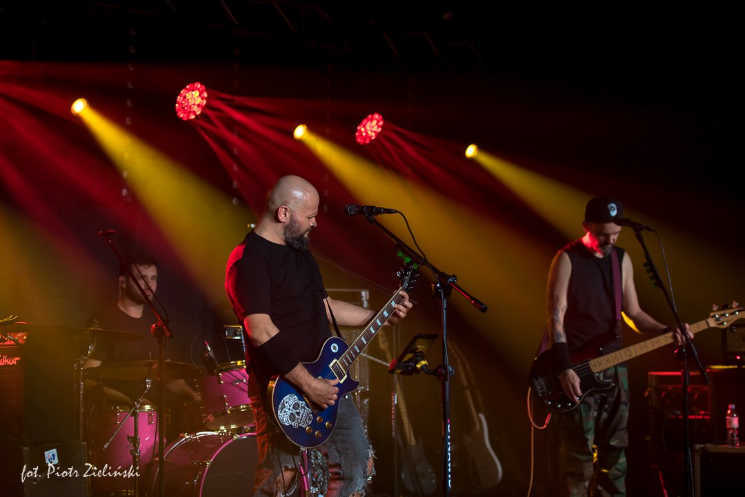 Rośliny i FlashBack zagrały w zajezdni trolejbusowej w Olsztynie [ZDJĘCIA]