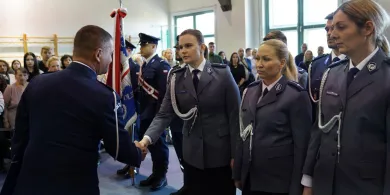 Nowi policjanci w regionie. Ślubowanie złożyło 29 kobiet i 13 mężczyzn [ZDJĘCIA]