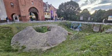 Zniknie dziura przed Wysoką Bramą. Ratusz ogłosił przetarg