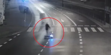 Olsztyn. 30-letni hulajnogista pokonany przez krawężnik i procenty [WIDEO]
