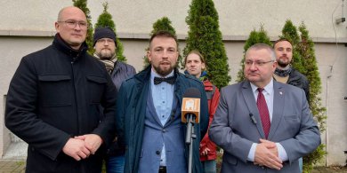 Artykuł: Spór o rządową strategię antysemityzmu. Konfederacja Korony Polskiej protestuje i apeluje do władz. „To skandaliczna sytuacja”