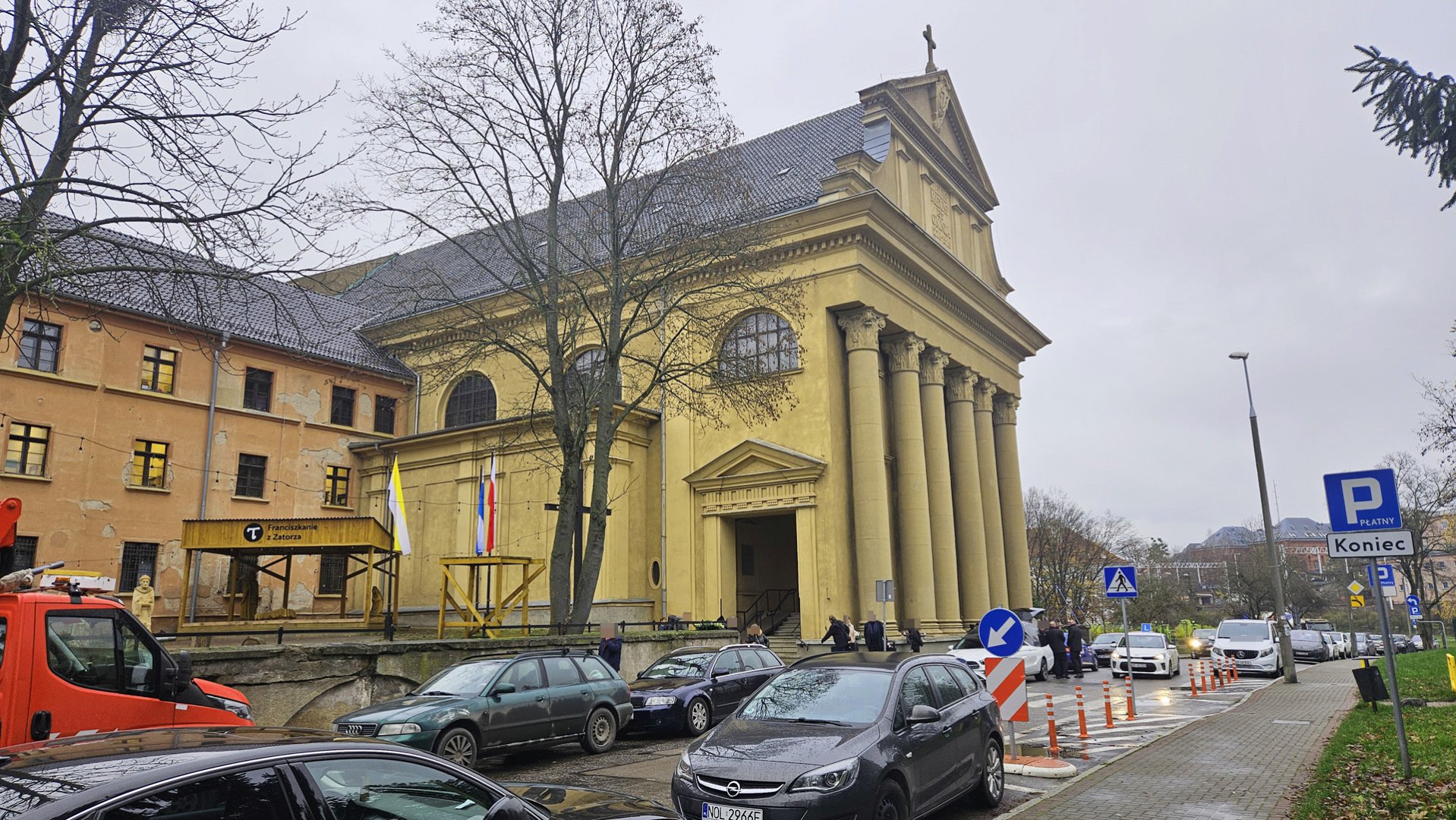 „To nie jest koniec”. Bliscy pożegnali 32-letnią Martę Klimek, mamę trójki dzieci, która odeszła po długiej chorobie [ZDJĘCIA]