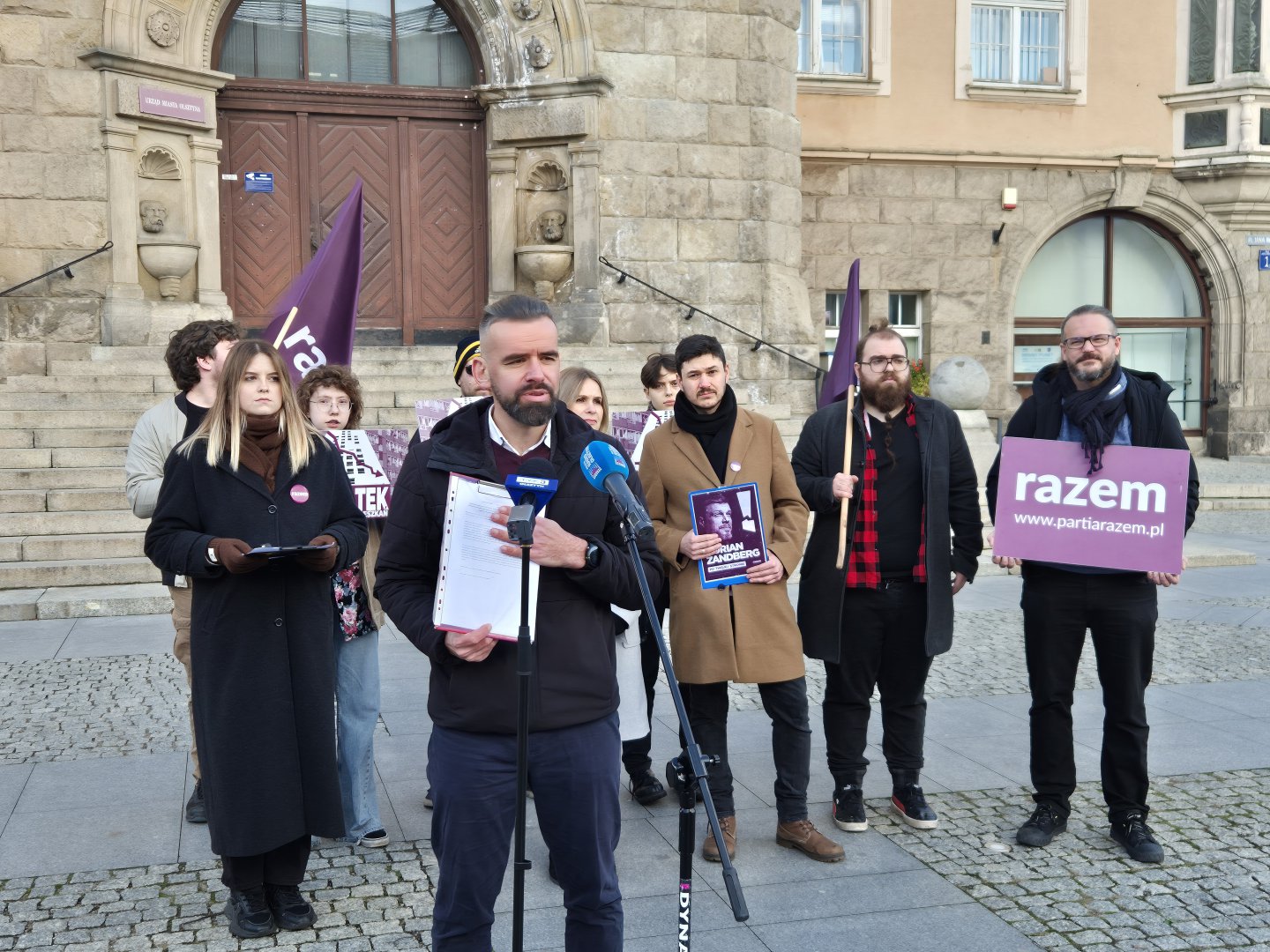 Ceny lokali rosną, młodzi wyjeżdżają. Partia Razem prezentuje pomysł na przełamanie kryzysu mieszkaniowego