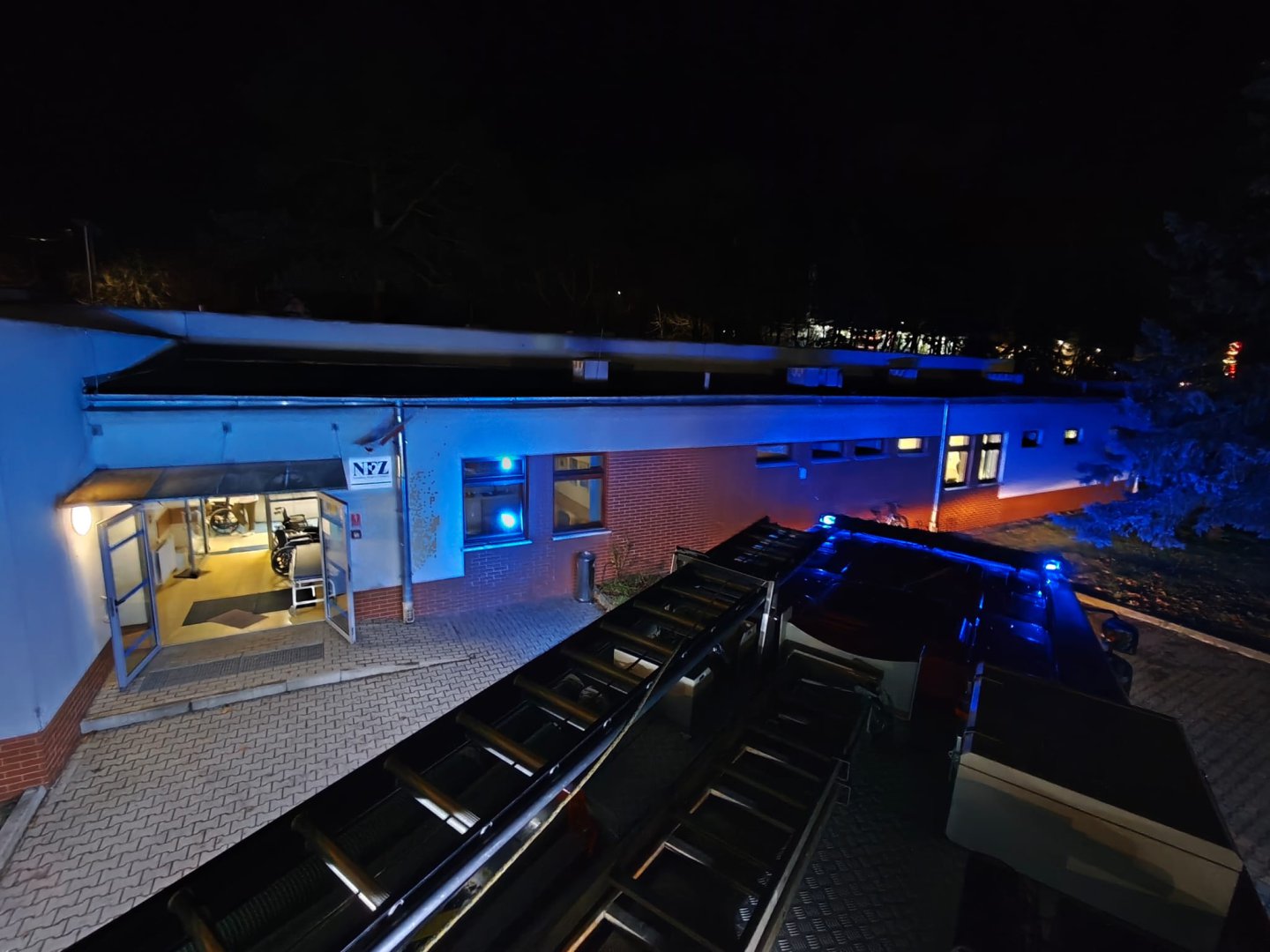 Groźna sytuacja w szpitalu w Mrągowie. W akcji siedem zastępów straży pożarnej