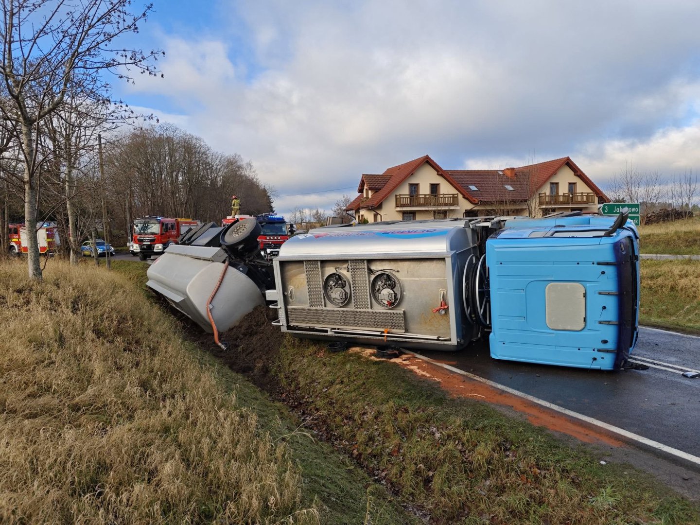 Zablokowana DK nr 16 między Mrągowem a Mikołajkami