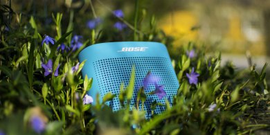 Artykuł: Jak zadbać o muzykę podczas imprezy w plenerze? Poznaj możliwości głośników bluetooth