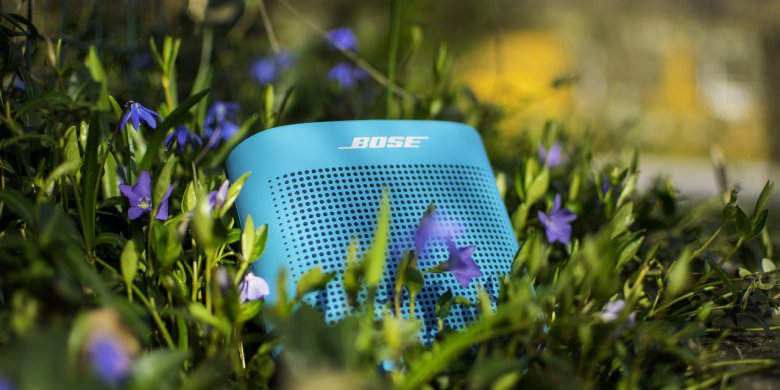 Jak zadbać o muzykę podczas imprezy w plenerze? Poznaj możliwości głośników bluetooth